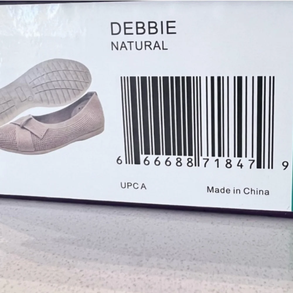 Gloria Vanderbilt DEBBIE Ladies' Flat NEW IN BOX